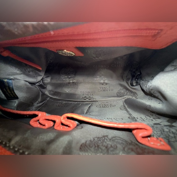 🖤 Vince Camuto Rehabber Bag Coral-Orange Pebbled Leather Turn-Lock Shoulder Bag - Picture 12 of 16